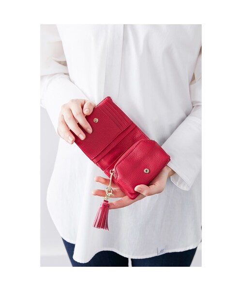 IEDIT（イディット）の「IEDIT[イディット] SELECT やわらか艶レザーで手になじむ 長く使いこみたい本革ミニ財布〈シルバー〉（バッグ・財布・靴 > 財布・ポーチ > 財布・レディース・シルバー）」の7枚目の写真