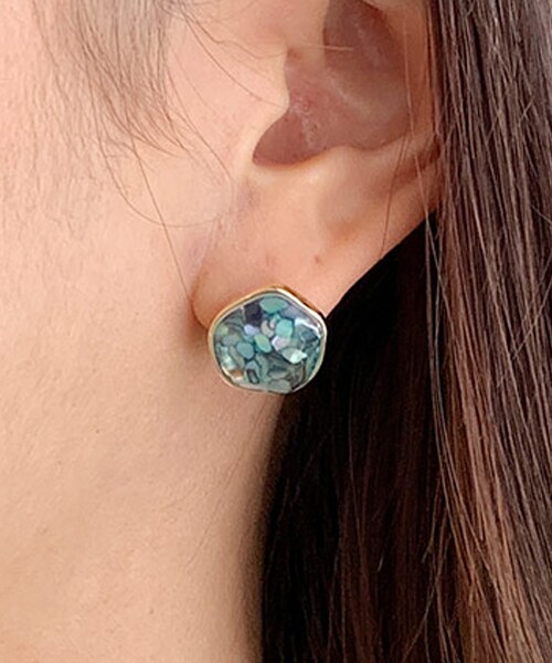 DHOLIC(ディーホリック)の「グリッターモチーフミニピアス(ピアス(両耳用)・レディース・ホワイト/グリーン・FREE)」の2枚目の写真