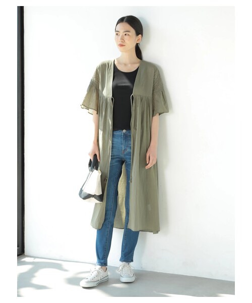 AMERICAN HOLIC（アメリカンホリック）の「袖シャーリングガウンワンピース（ワンピース/ドレス・チャコールグレー/ベージュ/カーキ・F）」の2枚目の写真