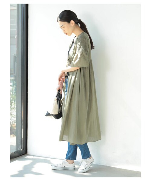 AMERICAN HOLIC（アメリカンホリック）の「袖シャーリングガウンワンピース（ワンピース/ドレス・チャコールグレー/ベージュ/カーキ・F）」の3枚目の写真