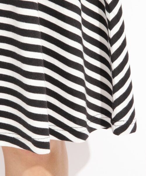 LOWRYS FARM（ローリーズファーム）の「Ｆベーシックフレアミディスカート（スカート・レディース・ブラック/ボーダー/グレー/ネイビー・Ｍ/Ｌ）」の9枚目の写真