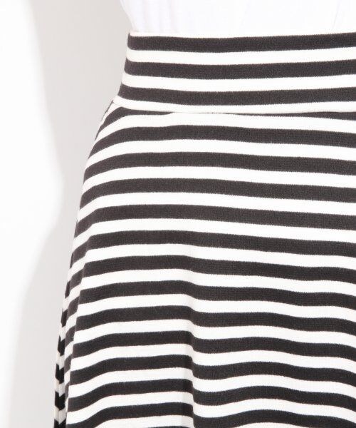 LOWRYS FARM（ローリーズファーム）の「Ｆベーシックフレアミディスカート（スカート・レディース・ブラック/ボーダー/グレー/ネイビー・Ｍ/Ｌ）」の8枚目の写真