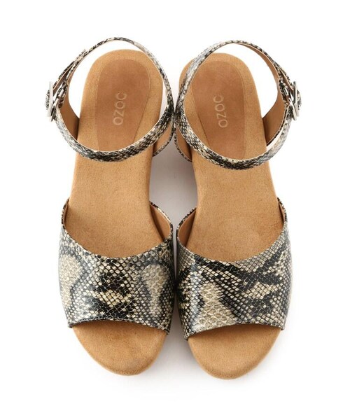 OZOC（オゾック）の「[ふわ底]ウェッジベルトサンダル（シューズ・レディース・ブラック(019)/ベージュ(052)/ベージュ×パイソン(152)/ライトベージュ(652)・25(22.5cm)/35(23.5cm)/45(24.5cm)/55(25.5cm)）」の8枚目の写真