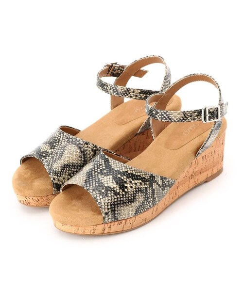 OZOC（オゾック）の「[ふわ底]ウェッジベルトサンダル（シューズ・レディース・ブラック(019)/ベージュ(052)/ベージュ×パイソン(152)/ライトベージュ(652)・25(22.5cm)/35(23.5cm)/45(24.5cm)/55(25.5cm)）」の5枚目の写真