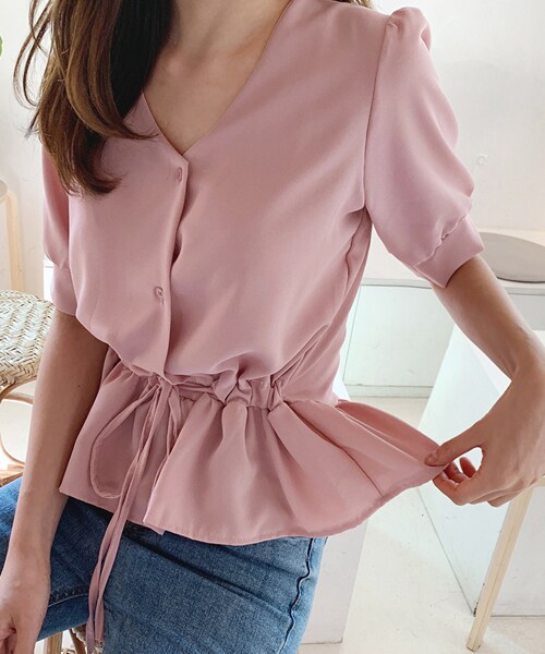 DHOLIC(ディーホリック)の「Vネックウエストマークブラウス(シャツ/ブラウス・レディース・ピンク/ホワイト/パープル・FREE)」の1枚目の写真