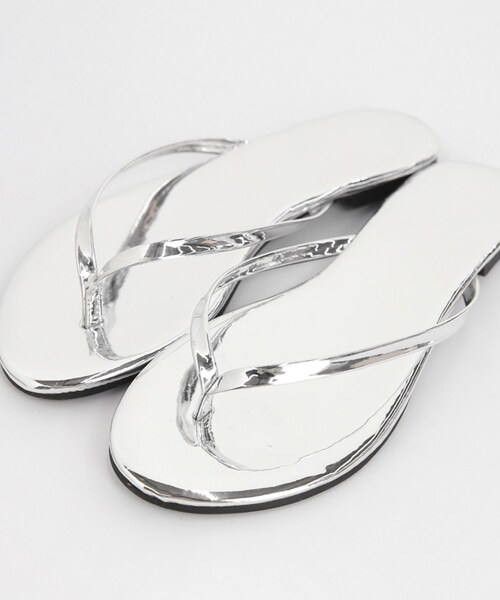 DHOLIC(ディーホリック)の「2TYPEフリップフロップサンダル(サンダル・レディース・シルバー/ブラウン/ホワイト/ブラック/その他/イエロー/ベージュ・230/235/240/245/250)」の1枚目の写真