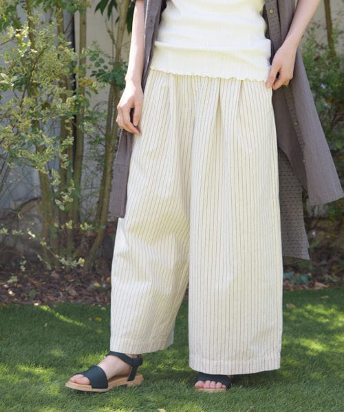 studio CLIP(スタディオクリップ)の「コットンクロスワイドストレートパンツ(パンツ・ブラック×ホワイト(チェック)/ホワイト×ブラック(ストライプ)/ベージュ/カーキ)」の2枚目の写真