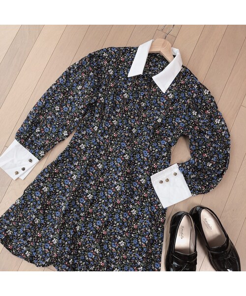 boutique renne(ブティック リニー)の「retro flower ops(blue)(ワンピース・レディース・その他)」の1枚目の写真