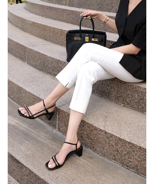 SAPPUN(サプン)の「Olleby(サンダル・レディース・Black/White/Beige・22.0-25.5cm)」の1枚目の写真