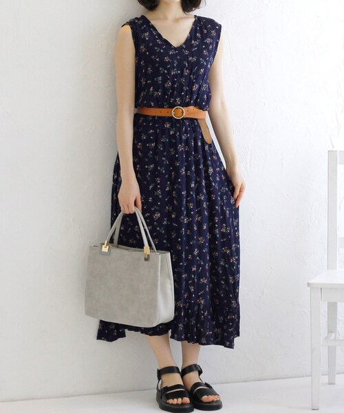 Crisp（クリスプ）の「ヴィンテージライクフラワーワンピース（ワンピース・レディース・アイボリー/ネイビー・FREE）」の2枚目の写真