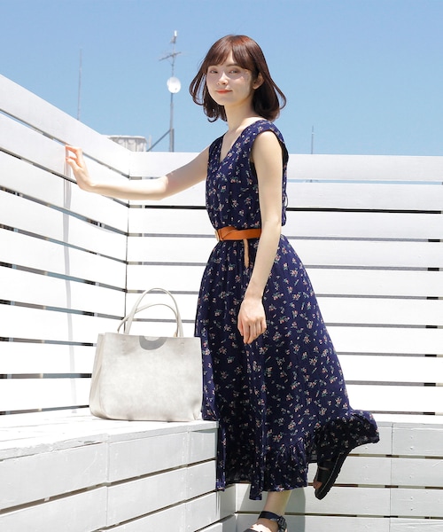 Crisp（クリスプ）の「ヴィンテージライクフラワーワンピース（ワンピース・レディース・アイボリー/ネイビー・FREE）」の4枚目の写真