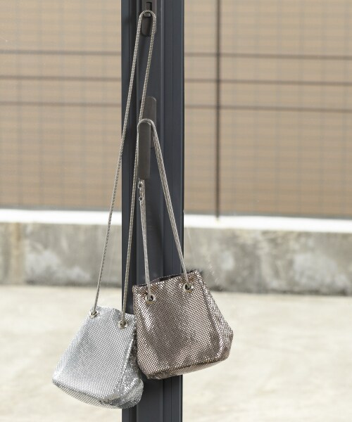 Andemiu（アンデミュウ）の「メタルメッシュバッグ（バッグ・シルバー/ブラウン）」の3枚目の写真