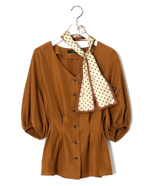 w closet(ダブルクローゼット)の「スカーフ付きウエストタック前開きブラウス(トップス・レディース・モカベージュ/レンガ/キャメル・FREE/M/L)」の1枚目の写真