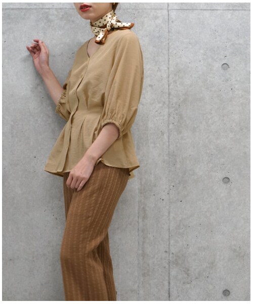 w closet(ダブルクローゼット)の「スカーフ付きウエストタック前開きブラウス(トップス・レディース・モカベージュ/レンガ/キャメル・FREE/M/L)」の14枚目の写真
