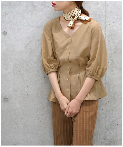 w closet(ダブルクローゼット)の「スカーフ付きウエストタック前開きブラウス(トップス・レディース・モカベージュ/レンガ/キャメル・FREE/M/L)」の5枚目の写真