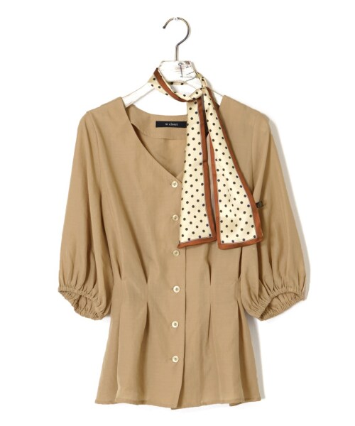 w closet(ダブルクローゼット)の「スカーフ付きウエストタック前開きブラウス(トップス・レディース・モカベージュ/レンガ/キャメル・FREE/M/L)」の2枚目の写真