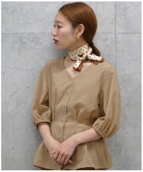 w closet(ダブルクローゼット)の「スカーフ付きウエストタック前開きブラウス(トップス・レディース・モカベージュ/レンガ/キャメル・FREE/M/L)」の17枚目の写真