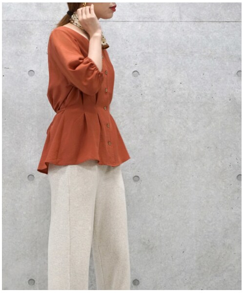 w closet(ダブルクローゼット)の「スカーフ付きウエストタック前開きブラウス(トップス・レディース・モカベージュ/レンガ/キャメル・FREE/M/L)」の20枚目の写真