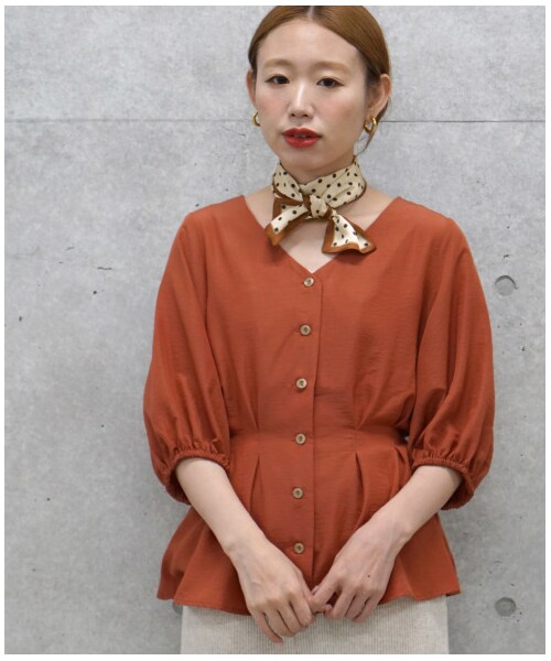 w closet(ダブルクローゼット)の「スカーフ付きウエストタック前開きブラウス(トップス・レディース・モカベージュ/レンガ/キャメル・FREE/M/L)」の6枚目の写真
