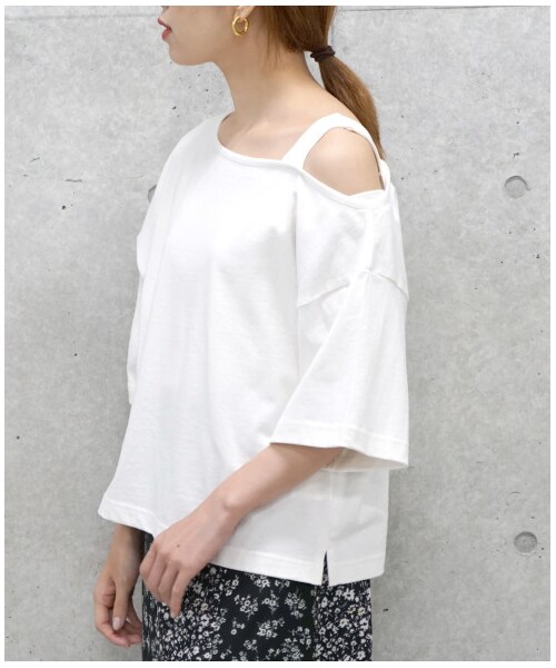 w closet（ダブルクローゼット）の「オフショルショートプルオーバー（トップス・レディース・オフホワイト/Lブラウン/スミクロ・FREE/M/L）」の12枚目の写真