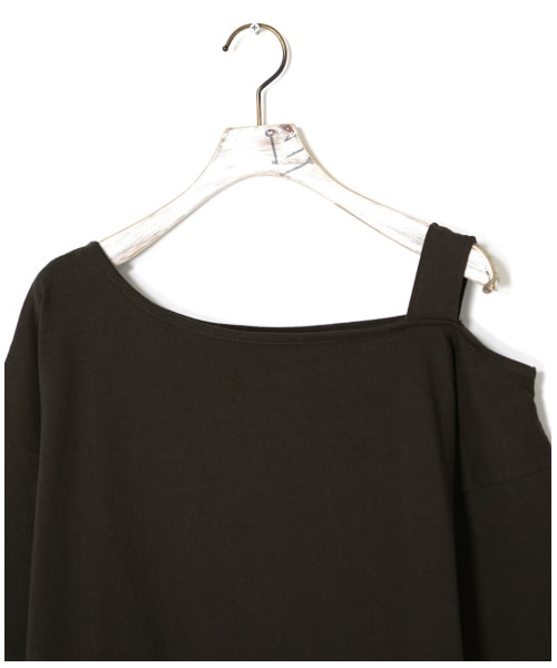 w closet（ダブルクローゼット）の「オフショルショートプルオーバー（トップス・レディース・オフホワイト/Lブラウン/スミクロ・FREE/M/L）」の8枚目の写真