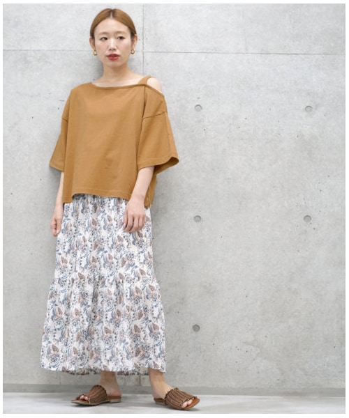 w closet（ダブルクローゼット）の「オフショルショートプルオーバー（トップス・レディース・オフホワイト/Lブラウン/スミクロ・FREE/M/L）」の18枚目の写真