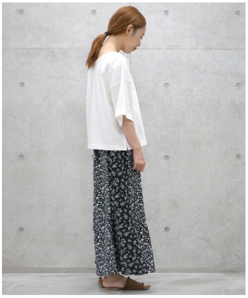 w closet（ダブルクローゼット）の「オフショルショートプルオーバー（トップス・レディース・オフホワイト/Lブラウン/スミクロ・FREE/M/L）」の13枚目の写真