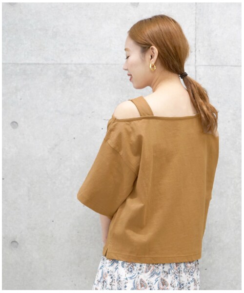 w closet（ダブルクローゼット）の「オフショルショートプルオーバー（トップス・レディース・オフホワイト/Lブラウン/スミクロ・FREE/M/L）」の21枚目の写真