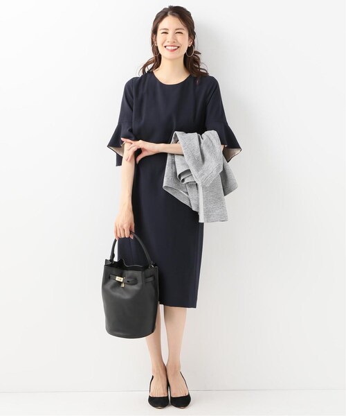 La TOTALITE(ラトータリテ)の「ネイビー(ワンピース/ドレス・ネイビー/フリー/在庫あり)」の1枚目の写真