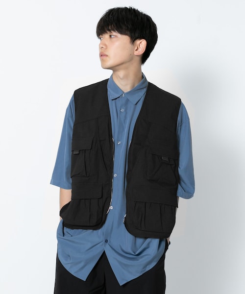 SENSE OF PLACE by URBAN RESEARCH（センスオブプレイスバイアーバンリサーチ）の「マルチポケットベスト（トップス・メンズ・BLACK/KHAKI・FREE）」の2枚目の写真