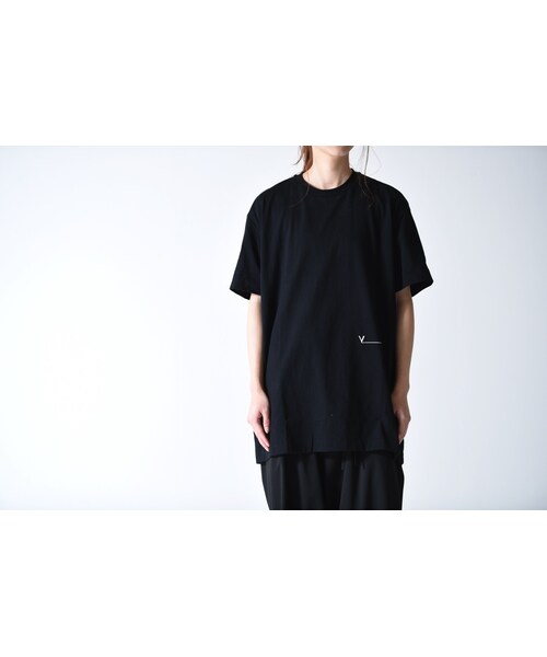 VOAAOV（ヴォアーブ）の「VOAAOV コットン天竺ラウンドネックVOAAOV刺繍T（Tシャツ/カットソー・レディース・ホワイト/ブラック・1）」の2枚目の写真