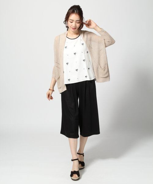 GLOBAL WORK(グローバルワーク)の「パームツリーシシュウノースリーブ(トップス・レディース・ホワイト06/ネイビー88・M/L)」の3枚目の写真