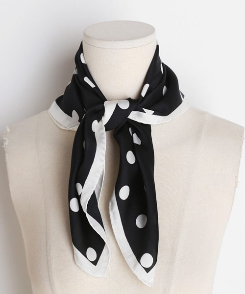 DHOLIC（ディーホリック）の「ドットスクエアスカーフ（バンダナ/スカーフ・レディース・ホワイト/ベージュ/ブラウン/ブラック/その他・FREE）」の2枚目の写真