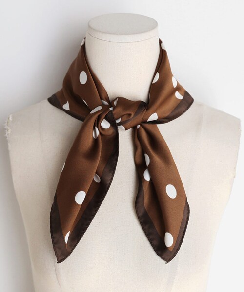 DHOLIC（ディーホリック）の「ドットスクエアスカーフ（バンダナ/スカーフ・レディース・ホワイト/ベージュ/ブラウン/ブラック/その他・FREE）」の5枚目の写真