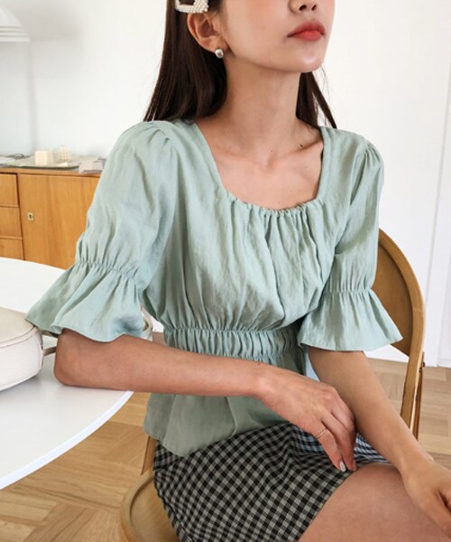 DHOLIC（ディーホリック）の「スクエアネックゴムディテールブラウス（シャツ/ブラウス・レディース・イエロー/ブラック/グリーン/ホワイト・FREE）」の4枚目の写真