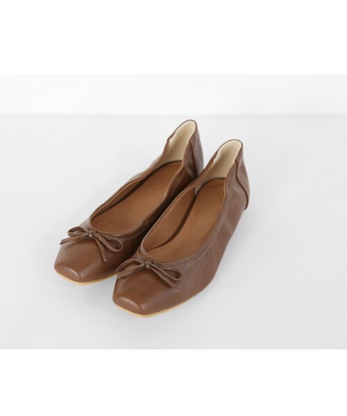 DHOLIC(ディーホリック)の「スクエアトゥリボンディテールフラットシューズ(その他シューズ・レディース・ブラウン/ブラック/ベージュ・225/230/235/240/245/250)」の1枚目の写真