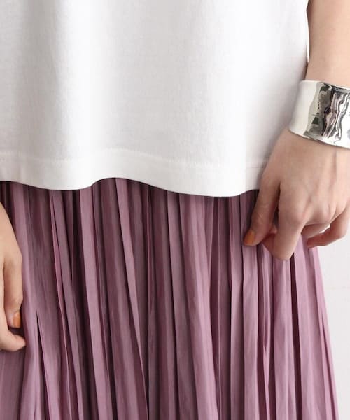 OZOC（オゾック）の「[洗える・26(S)/52(LL)WEB限定サイズ]フォトプリントＴシャツ（その他・レディース・オフホワイト(003)/アイボリー(004)/ガンメタリック(018)/ライトベージュ(051)/ホワイト(002)・26(S)/38(M)/40(L)/52(LL)）」の13枚目の写真