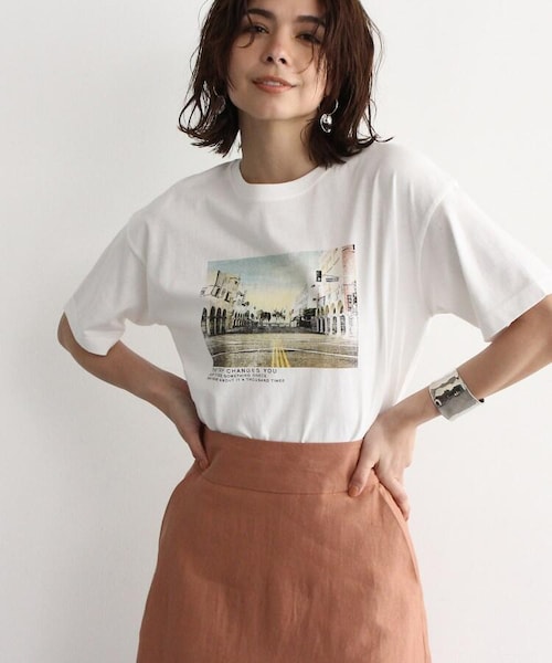 OZOC（オゾック）の「[洗える・26(S)/52(LL)WEB限定サイズ]フォトプリントＴシャツ（その他・レディース・オフホワイト(003)/アイボリー(004)/ガンメタリック(018)/ライトベージュ(051)/ホワイト(002)・26(S)/38(M)/40(L)/52(LL)）」の2枚目の写真