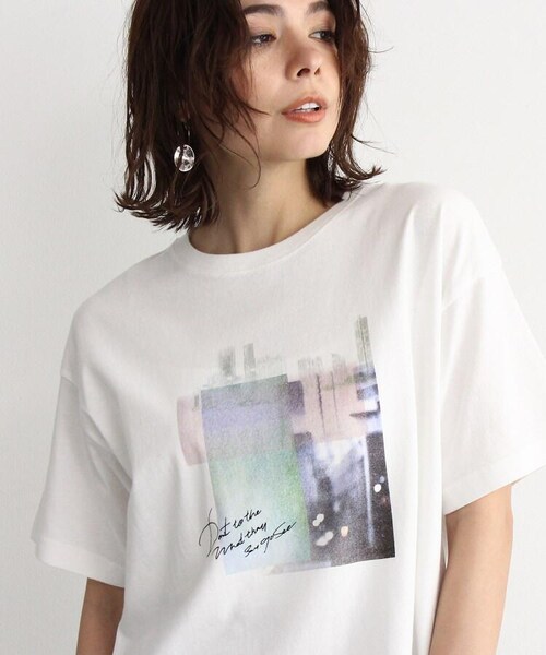 OZOC（オゾック）の「[洗える・26(S)/52(LL)WEB限定サイズ]フォトプリントＴシャツ（その他・レディース・オフホワイト(003)/アイボリー(004)/ガンメタリック(018)/ライトベージュ(051)/ホワイト(002)・26(S)/38(M)/40(L)/52(LL)）」の9枚目の写真