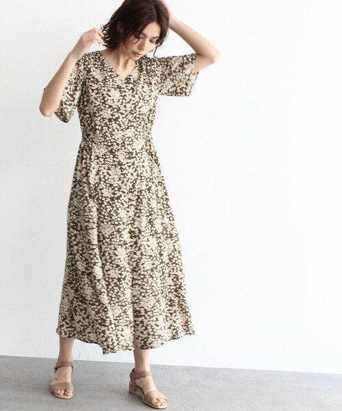 OZOC（オゾック）の「[洗える]花柄Vネックフレアワンピース（ワンピース/ドレス・レディース・ブラック(119)/ダークブラウン(143)/ボルドー(164)/カーキ(127)・38(M)/40(L)）」の4枚目の写真