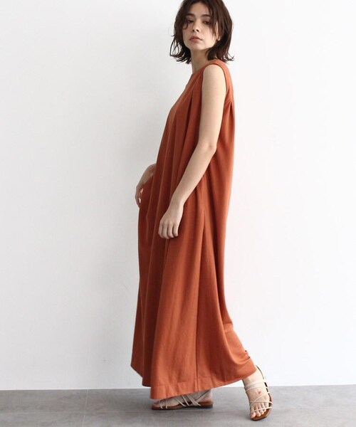 OZOC（オゾック）の「[洗える・26(S)/52(LL)WEB限定サイズ]ノースリーブマキシワンピース（ワンピース/ドレス・レディース・ブラック(019)/カーキ(027)/ナチュラル(050)/ダークオレンジ(068)・26(S)/38(M)/40(L)/52(LL)）」の15枚目の写真