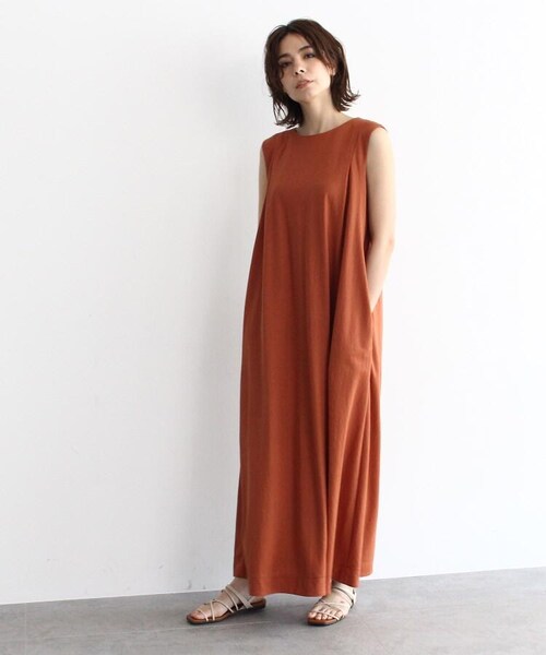 OZOC（オゾック）の「[洗える・26(S)/52(LL)WEB限定サイズ]ノースリーブマキシワンピース（ワンピース/ドレス・レディース・ブラック(019)/カーキ(027)/ナチュラル(050)/ダークオレンジ(068)・26(S)/38(M)/40(L)/52(LL)）」の4枚目の写真