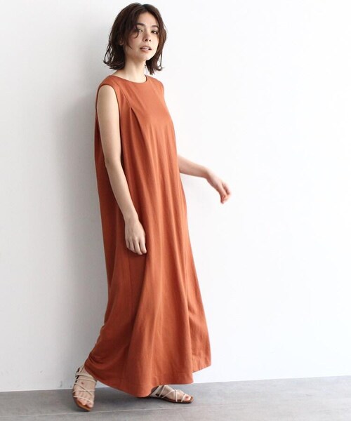 OZOC（オゾック）の「[洗える・26(S)/52(LL)WEB限定サイズ]ノースリーブマキシワンピース（ワンピース/ドレス・レディース・ブラック(019)/カーキ(027)/ナチュラル(050)/ダークオレンジ(068)・26(S)/38(M)/40(L)/52(LL)）」の5枚目の写真