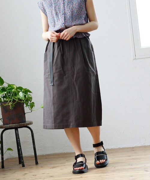 Crisp（クリスプ）の「ＧＩベルトフリルペンシルスカート（スカート・レディース・ベージュ/ブラック/ブラウン・FREE）」の2枚目の写真