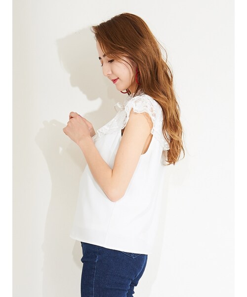 TITTY&CO.(ティティーアンドコー)の「デコルテレースリボンブラウス(トップス・レディース・オフホワイト/ブルー/ピンク・F)」の3枚目の写真