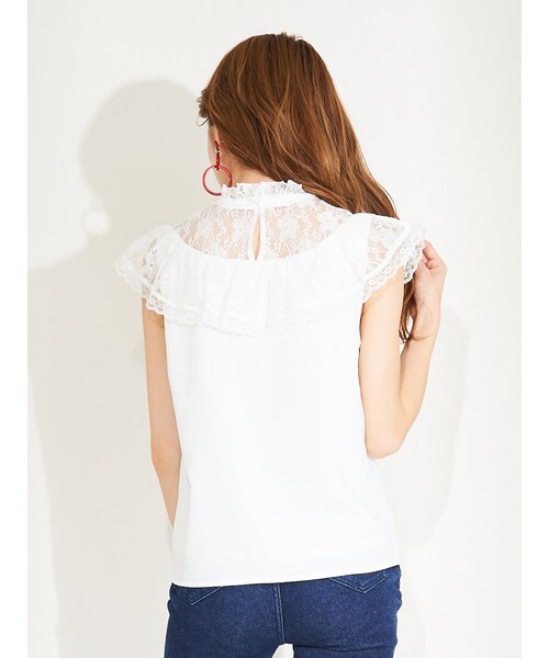 TITTY&CO.(ティティーアンドコー)の「デコルテレースリボンブラウス(トップス・レディース・オフホワイト/ブルー/ピンク・F)」の2枚目の写真