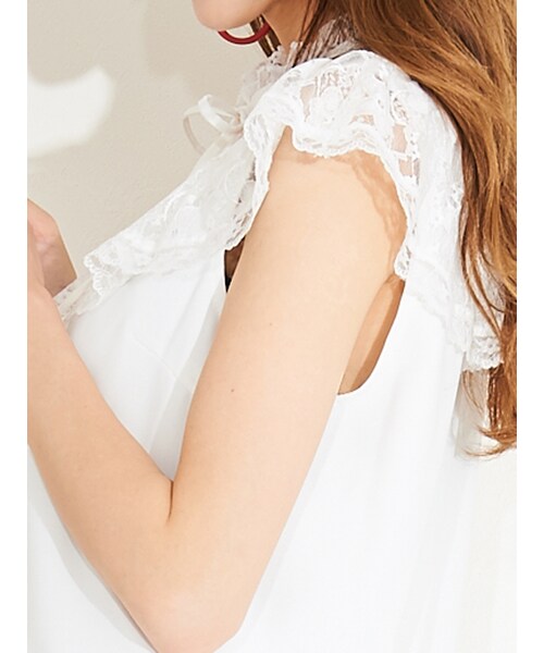 TITTY&CO.(ティティーアンドコー)の「デコルテレースリボンブラウス(トップス・レディース・オフホワイト/ブルー/ピンク・F)」の7枚目の写真