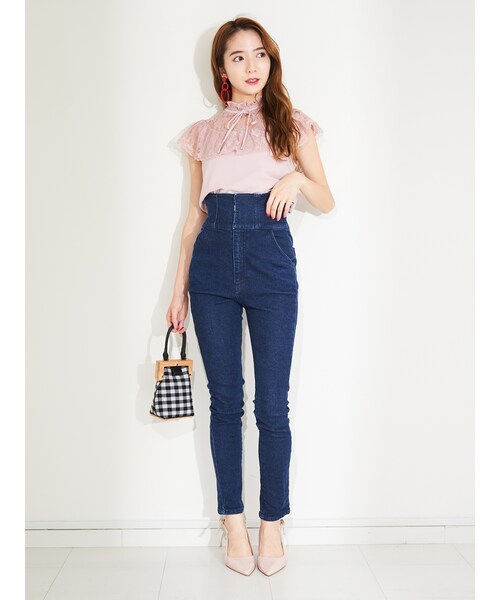 TITTY&CO.(ティティーアンドコー)の「デコルテレースリボンブラウス(トップス・レディース・オフホワイト/ブルー/ピンク・F)」の13枚目の写真