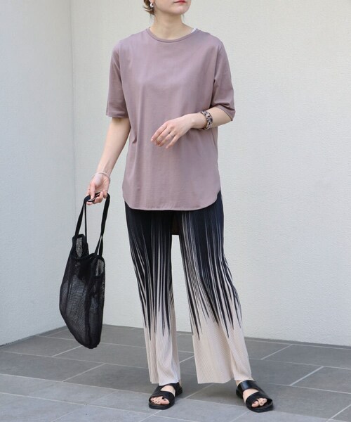 Sheson(シーズン)の「Sheson(シーズン)”超長綿”ラウンドヘム前後差Tee(Tシャツ/カットソー・レディース・ホワイト/ブルーベリー/ブラック/モカ/ミント/ライトベージュ・FREE)」の4枚目の写真