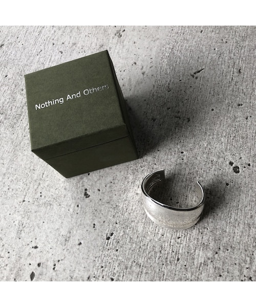 copine（コピン）の「◆Nothing And Others◆ウェーブ太バングル（バングル/リストバンド・レディース・その他）」の2枚目の写真